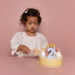 LITTLE DUTCH. Ξύλινη τούρτα με κεράκια ροζ FSC 11