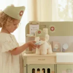 LITTLE DUTCH. Ξύλινο κτηνιατρείο FSC 13