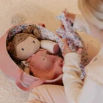 LITTLE DUTCH. Υφασμάτινο μωρό σε καλαθούνα Rosa (30 εκ.) 12