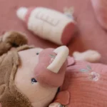 LITTLE DUTCH. Υφασμάτινο μωρό σε καλαθούνα Rosa (30 εκ.) 14