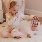 LITTLE DUTCH. Υφασμάτινο μωρό σε καλαθούνα Rosa (30 εκ.) 15