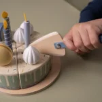 LITTLE DUTCH. Ξύλινη τούρτα με κεράκια μπλε FSC 12