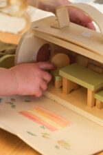 Egmont Toys, Ξύλινο Σπιτάκι με Μικρά Φιλαράκια 12