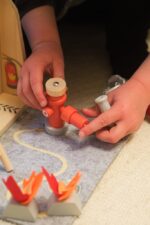 Egmont Toys, Πυροσβεστικός Σταθμός από Τσόχα με Μικρό Φιλαράκι 10