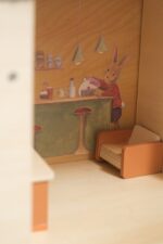 Egmont Toys, Κουκλόσπιτο Καφετέρια και Φούρνος με Μικρά Φιλαράκια και Έπιπλα 9